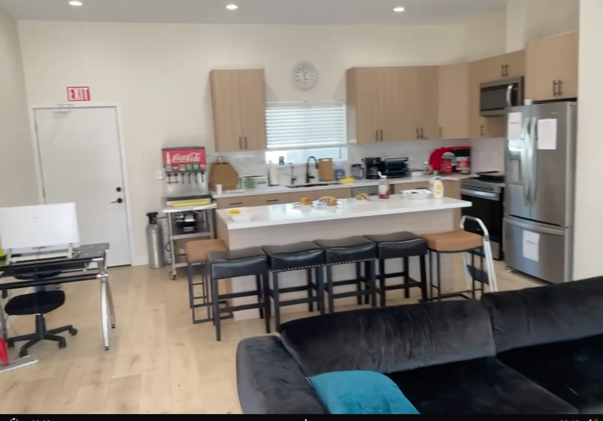 Open kitchen and dining area at Freedom Recovery